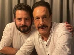 José Eduardo Derbez reveló cómo era su relación con su padrastro Omar Fayad.