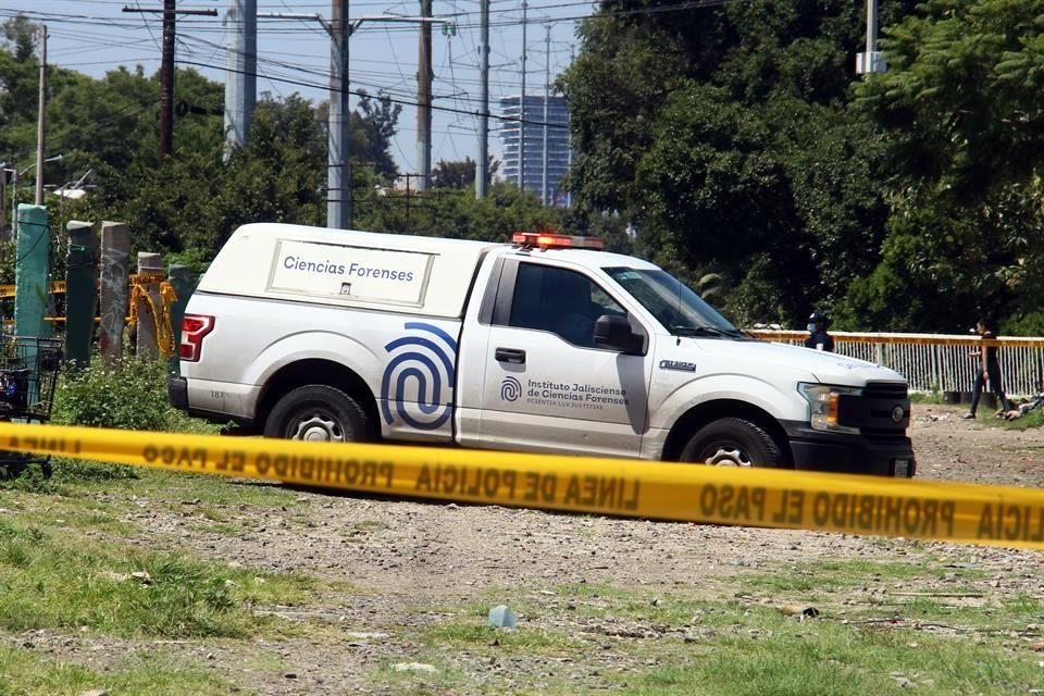 Una personas sin vida dejó la caída a una zanja de un auto en carretera libre a Zapotlanejo