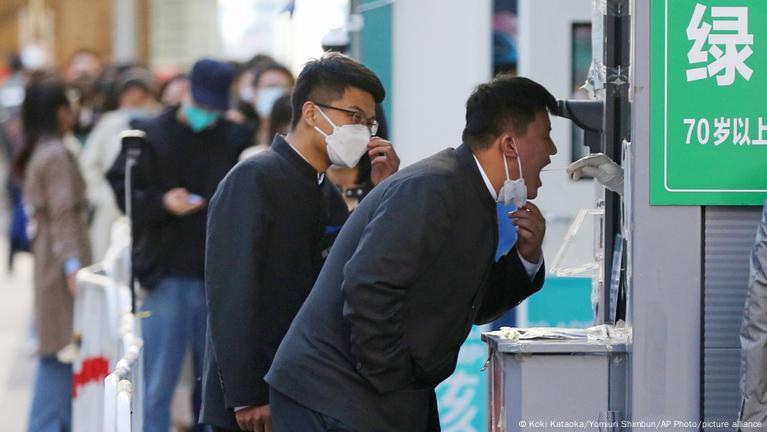 Autoridades chinas decretaron el confinamiento en un distrito de la ciudad de Zhengzhou