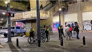 Un hombre pierde la vida tras caer de un puente peatonal de la Av. República y calzada Independencia en la colonia Centro