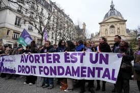 Francia busca que el aborto sea un derecho constitucional