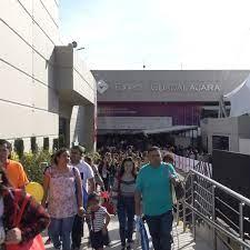 Se inaugura la FIL 2023 previo a manifestación