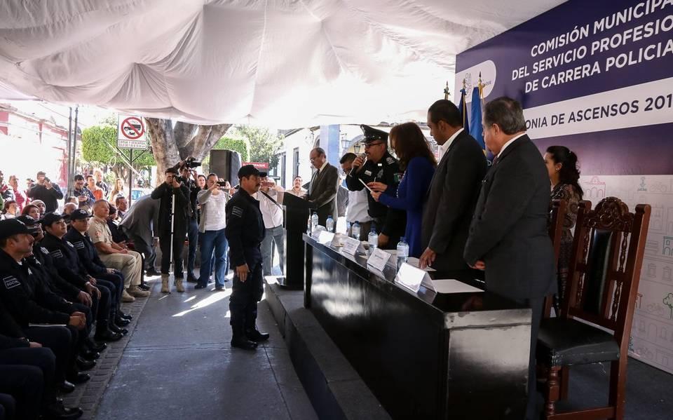 Policías de Tlaquepaque reciben ascenso