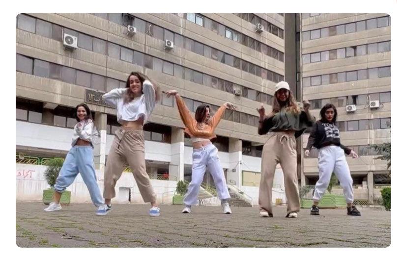 VIDEO| Jóvenes iraníes son obligadas a pedir disculpas tras publicar video bailando