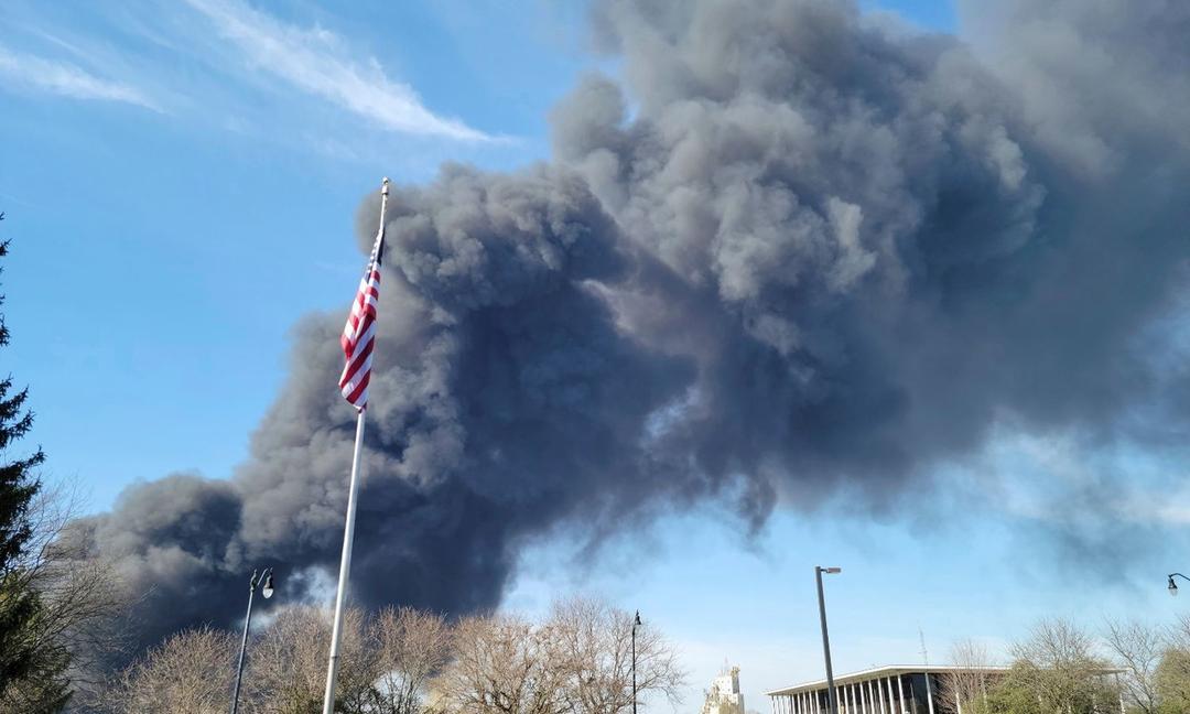 EUA: Nube tóxica sobre Richmond, Indiana tras incendio en recicladora