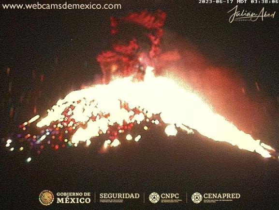 Popocatépetl explotó y arrojó material incandescente