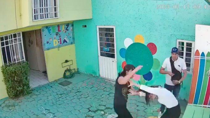 Viral: Pareja golpea a maestra de kínder y el video causa indignación