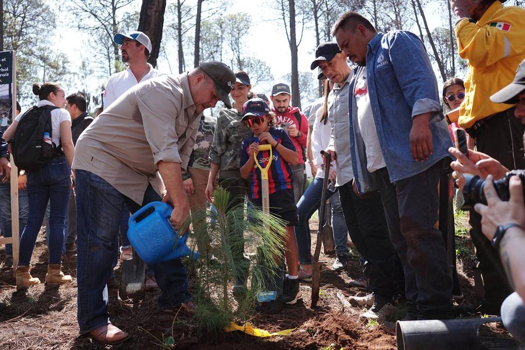 Realizan reforestación colectiva Todo por el bosque Tapalpa