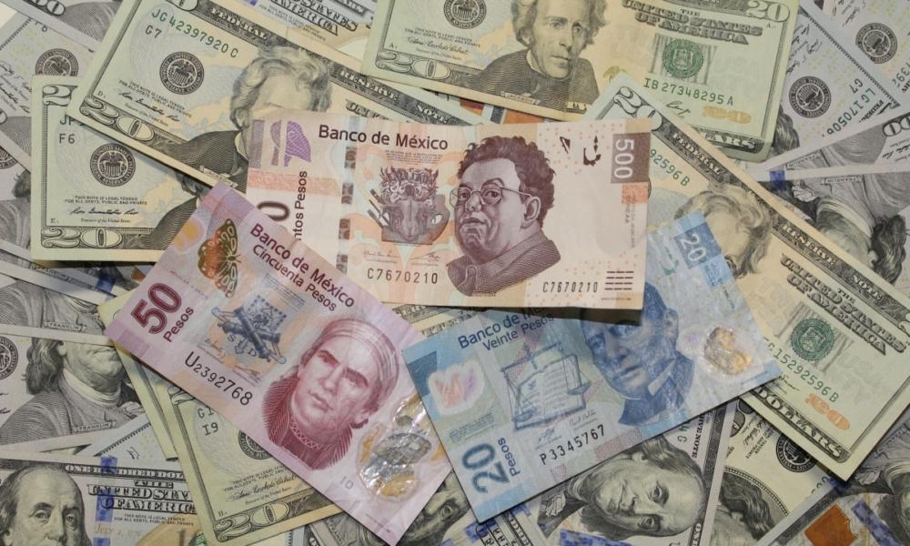 Prevén un tipo de cambio de 17.60 pesos por dólar en 2024
