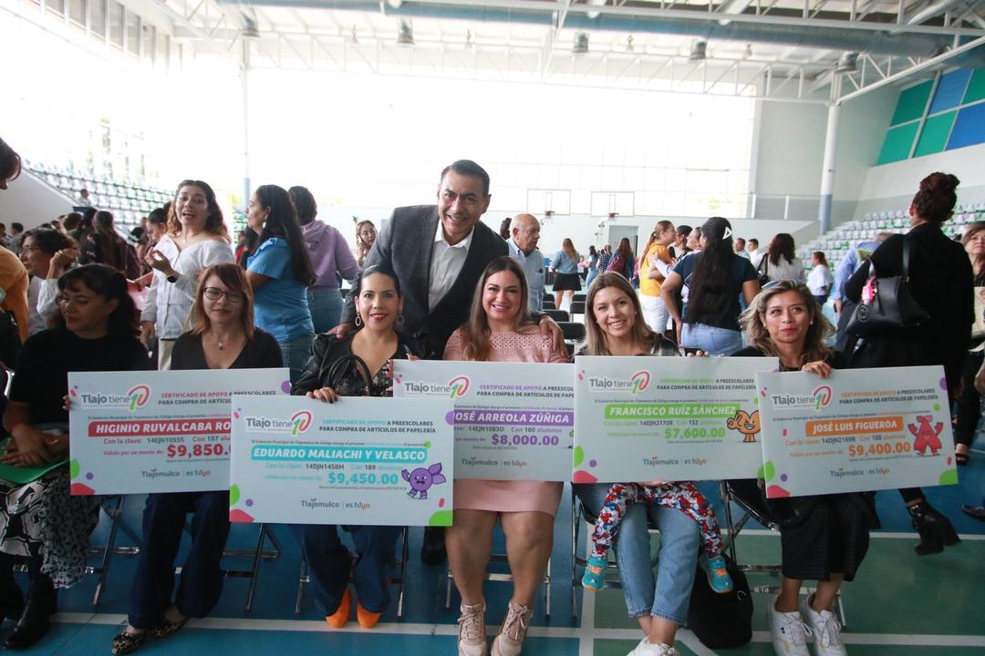 Tlajomulco entrega material didáctico a alumnos de preescolar