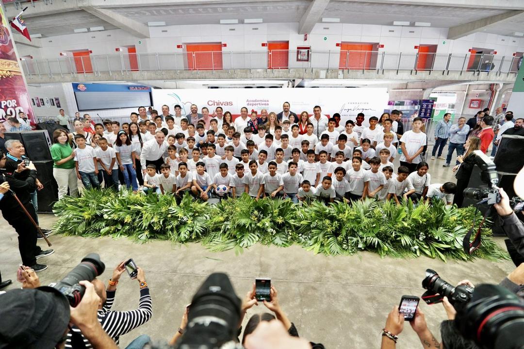 Chivas entrenará a 150 niñas y niños con Semillero Rojiblanco
