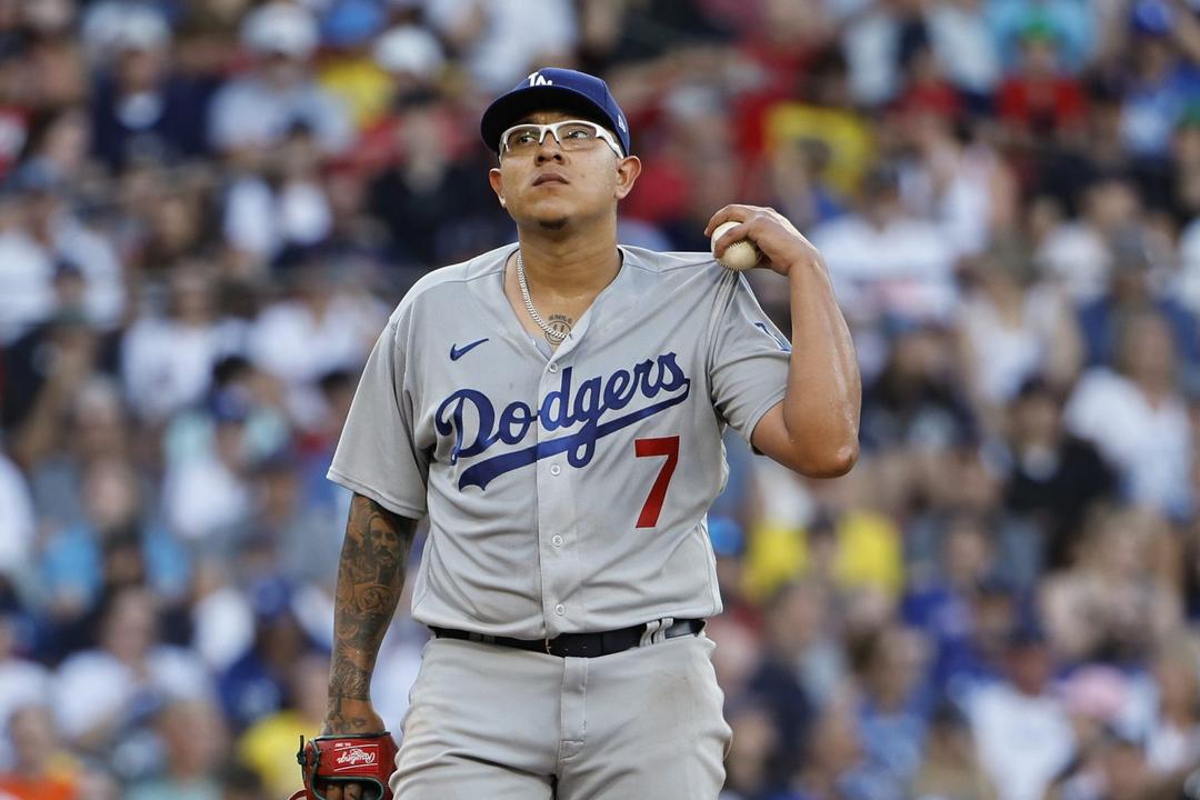Julio Urías fue arrestado por violencia doméstica en Los Ángeles