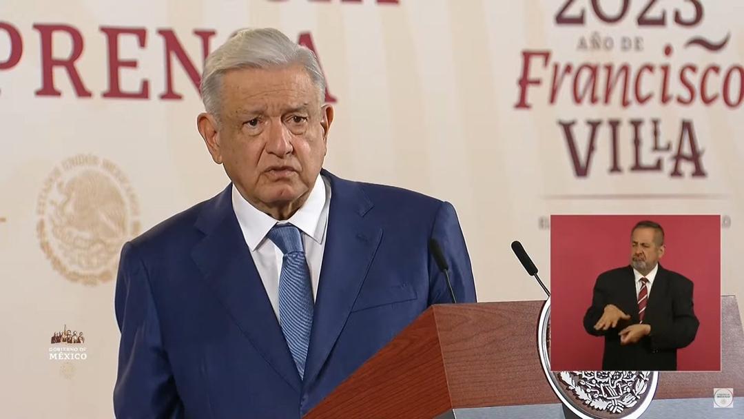 AMLO se lanza contra ministro Alcántara Carrancá que marchó por fideicomisos