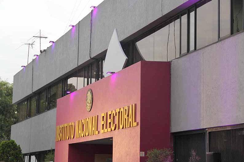 INE aprueba paridad de género; serán cinco mujeres las candidatas