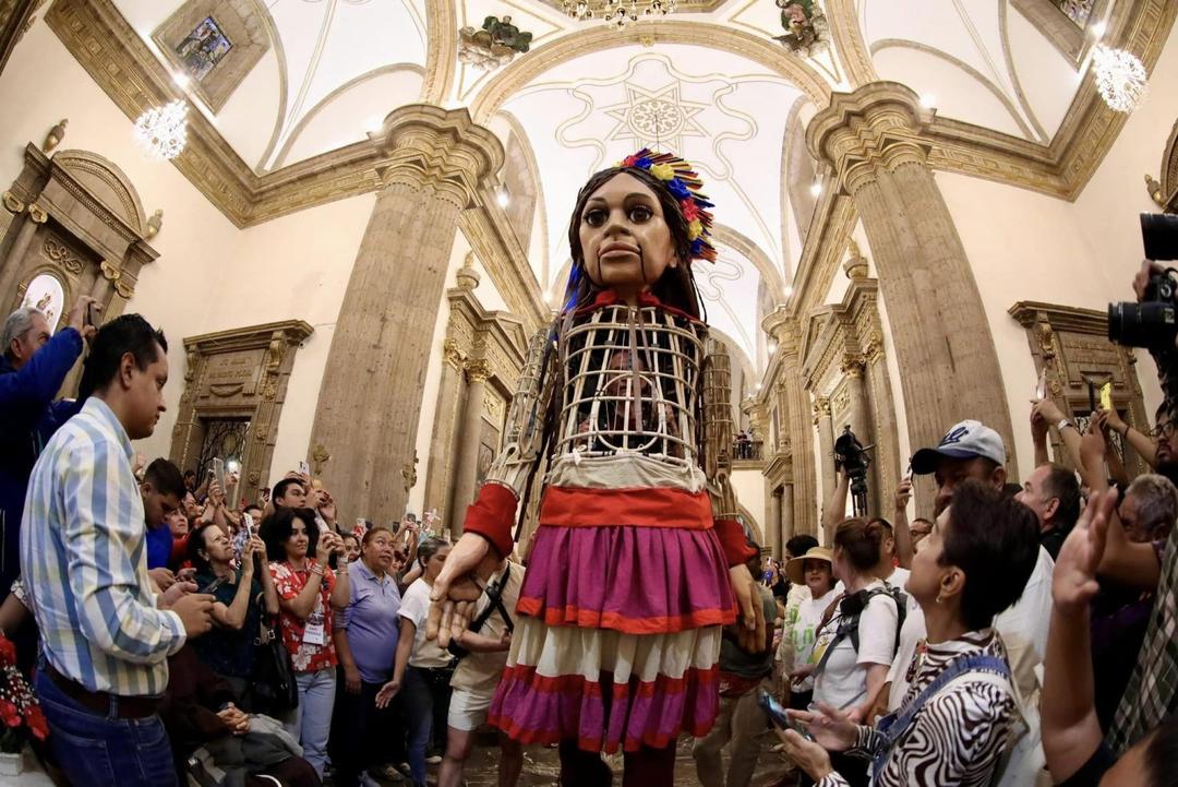 Marioneta Amal sorprende en Chapultepec y en Zapopan