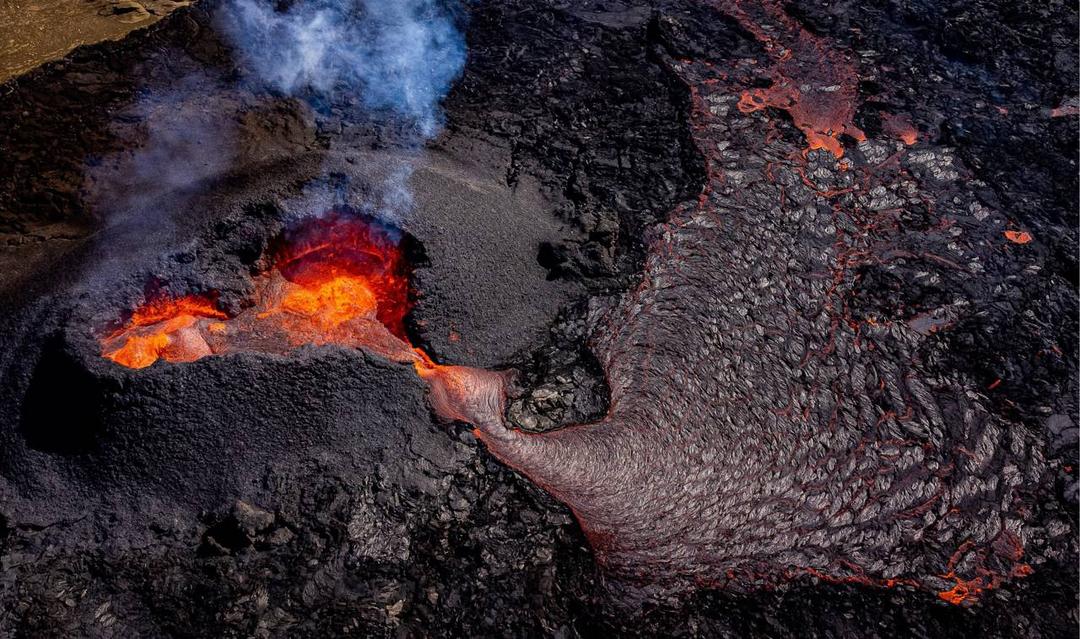 Islandia está en estado de alerta por posible erupción volcánica; evacuan a miles