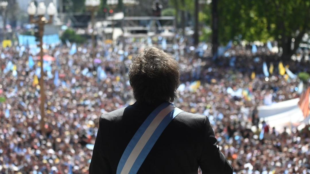 Javier Milei es oficialmente presidente de Argentina; promete shock económico
