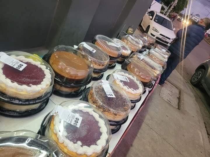 Viral: Mujer compra 50 pasteles en Costco y no logra revenderlos