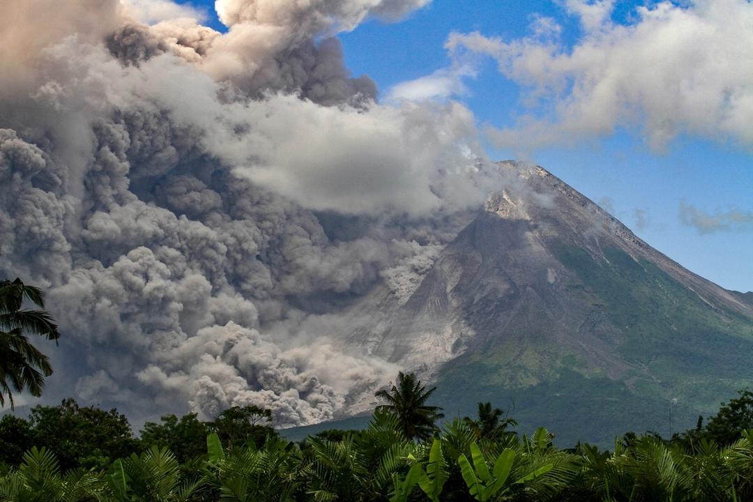 Volcán Marapi: 11 personas muertas y 12 desaparecidas tras erupción