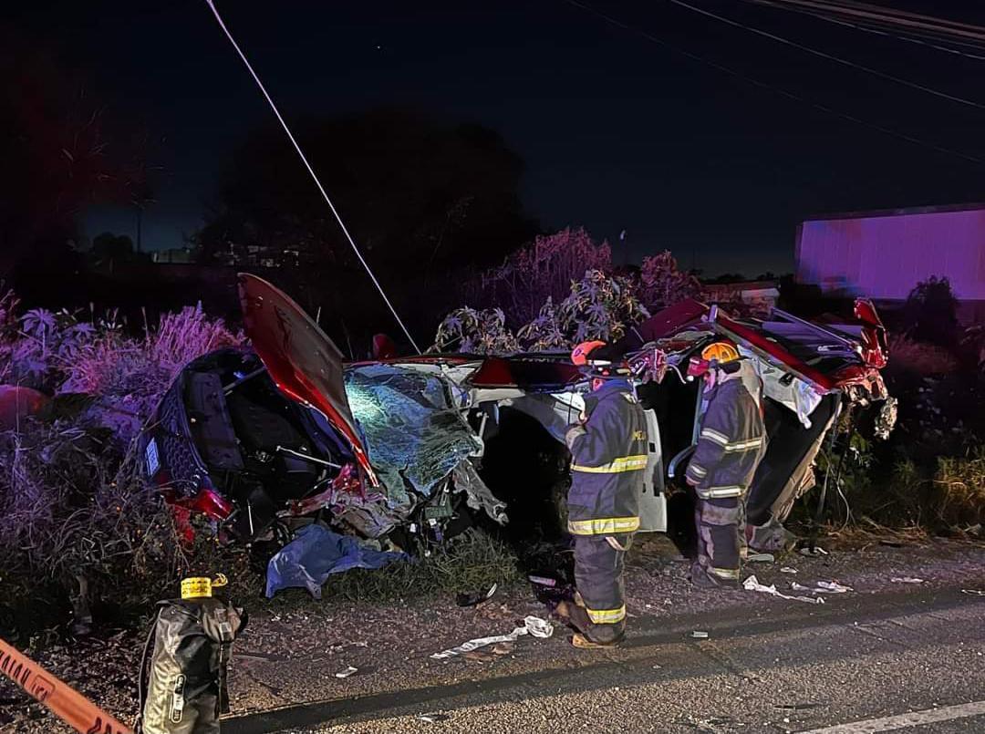 En carretera a Zapotlanejo mueren dos mujeres en un choque