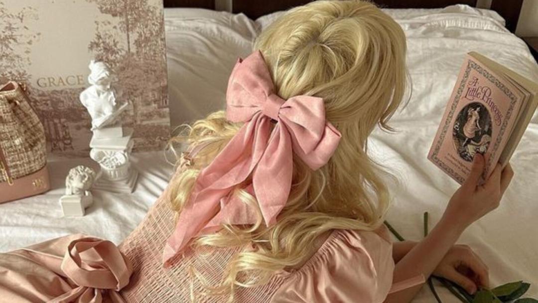 Coquette: ¿Qué significa y cómo se aplica la nueva tendencia de moda?