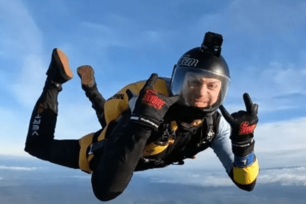 Viral: Paracaidista muere tras aventarse de un piso 29 y todo queda grabado