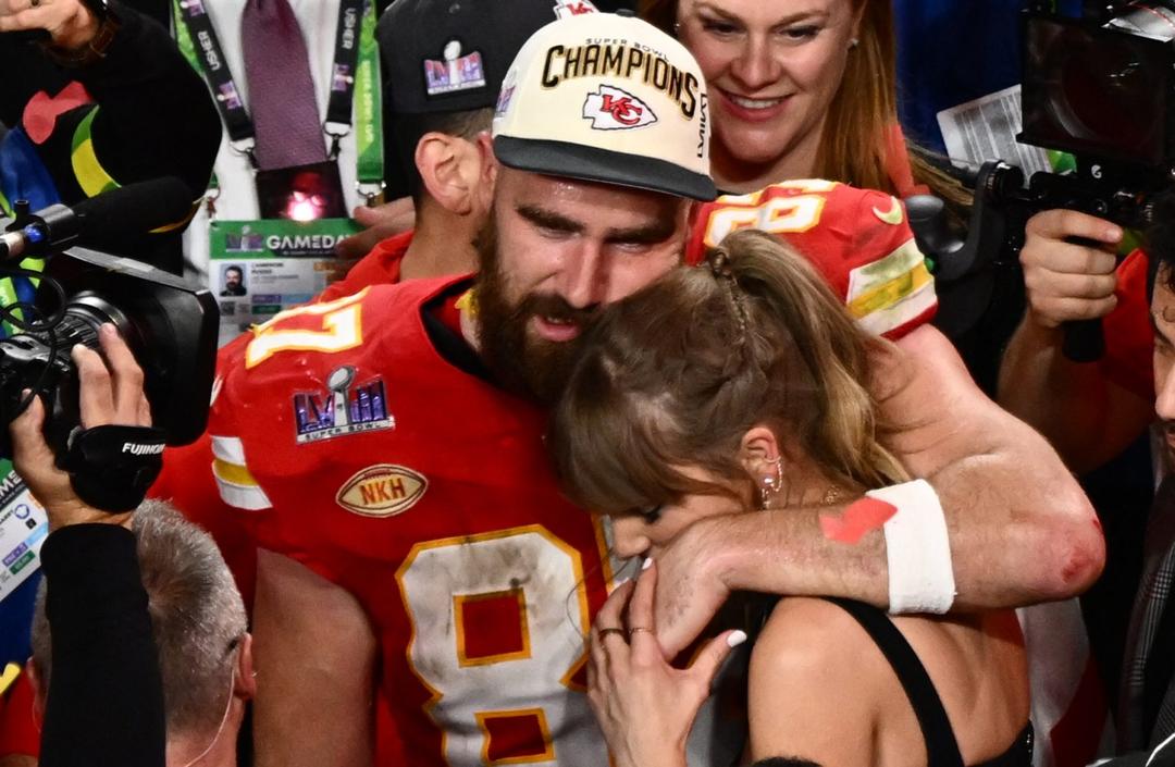 Taylor Swift y Travis Kelce donan 100 mil dólares cada uno a la víctima del tiroteo en Kansas