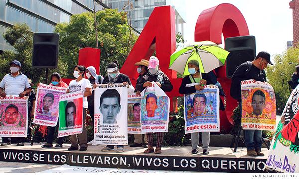 Ayotzinapa: Abren nuevas órdenes de aprehensión contra ocho militares