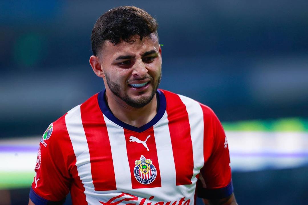 Chivas: Alexis Vega rompe el silencio y dice lo que pasó cuando lo hallaron de fiesta