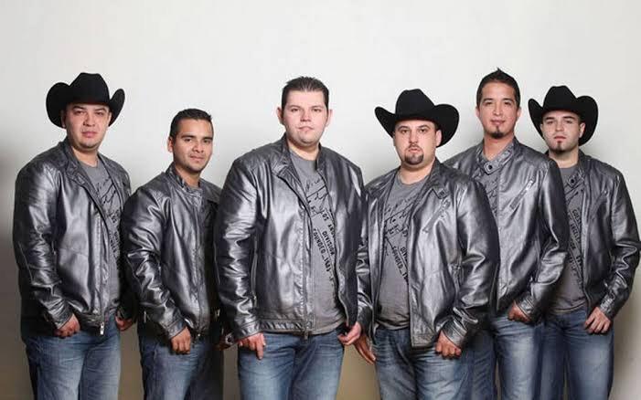 Grupo Duelo sufre accidente automovilístico y hay heridos