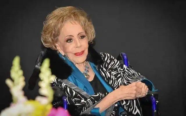 Silvia Pinal es hospitalizada de emergencia; esto sabemos