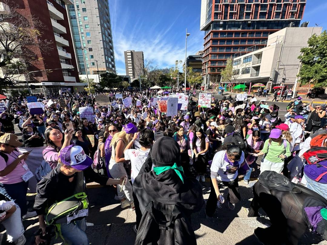 8 de marzo: MINUTO A MINUTO Mujeres toman las calles de Guadalajara