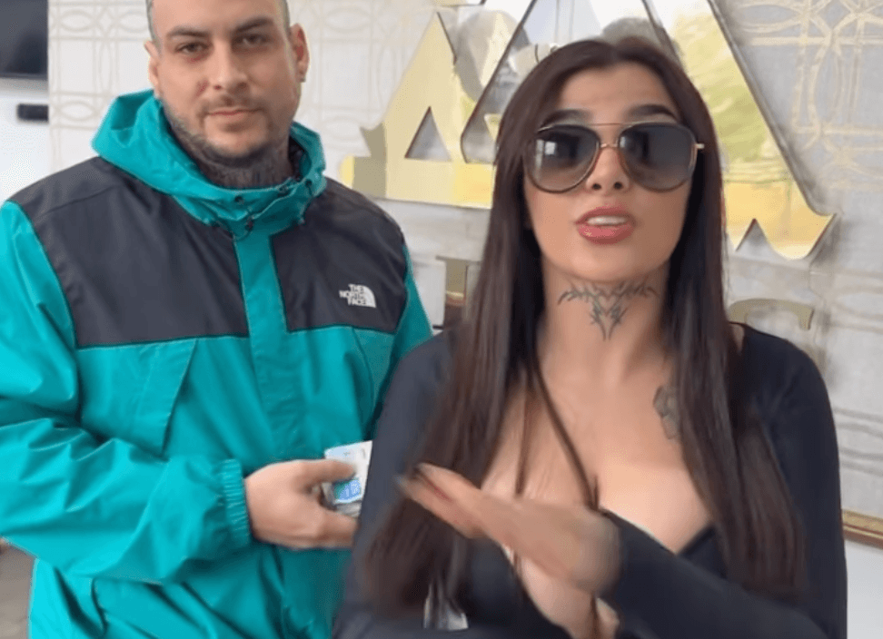 Karely Ruiz paga 200 mil pesos al mejor tatuaje de su cara