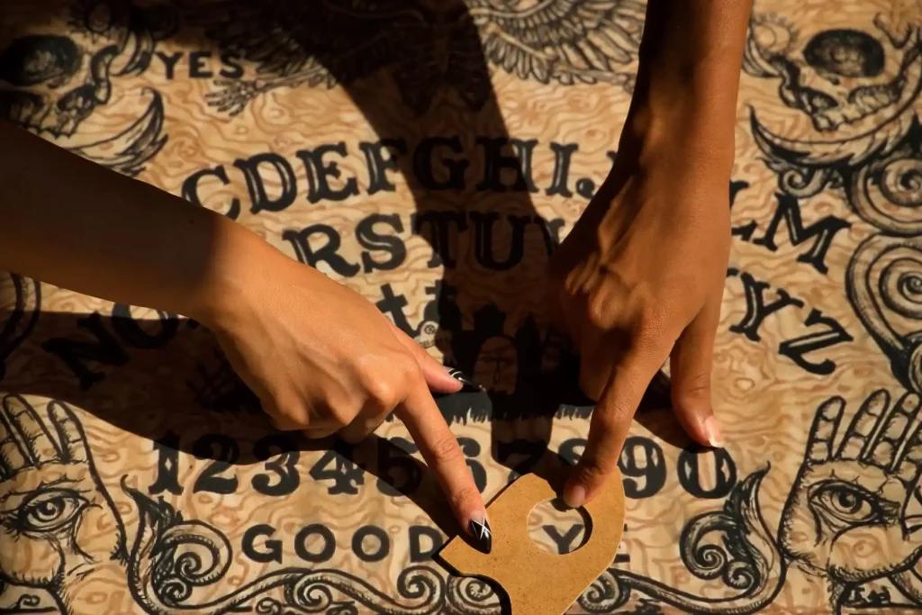 Viral: Estudiantes se desmayan mientras jugaban ouija en una primaria de Puebla