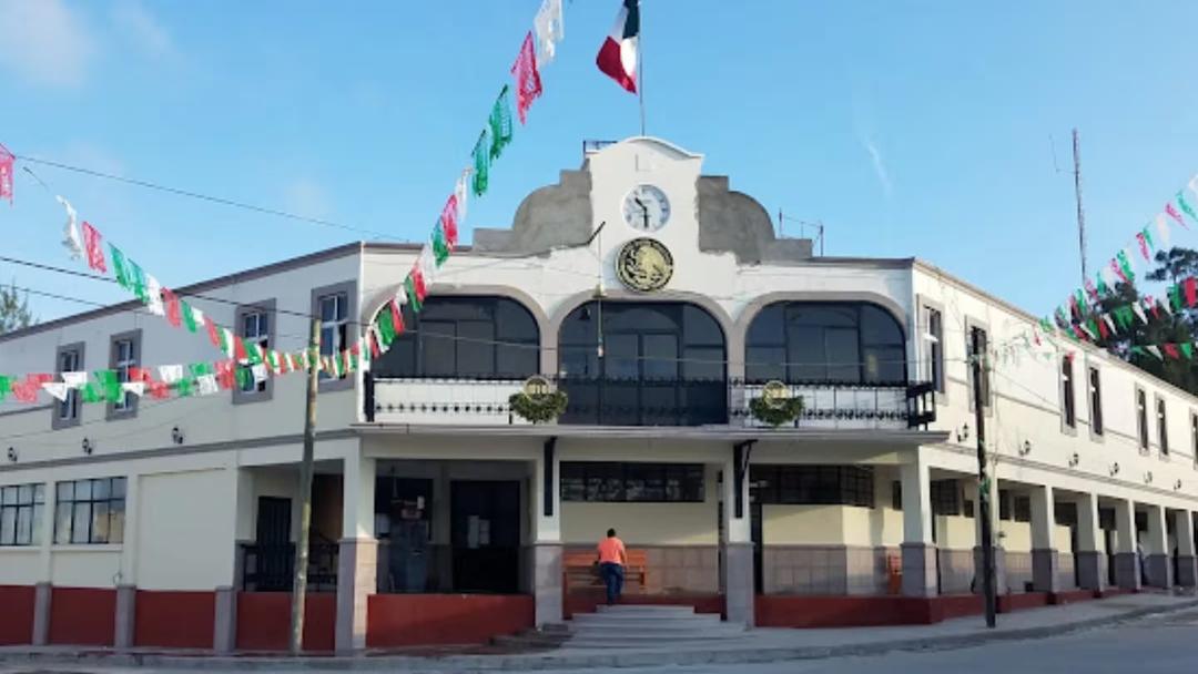 San Luis Potosí: Dejan cinco cuerpos afuera de presidencia municipal de Cárdenas