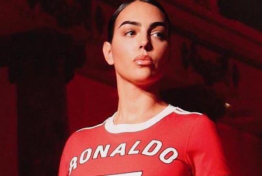 Cristiano Ronaldo: Giorgina Rodríguez aparece en pasarela con vestido hecho de un jersey de El Bicho