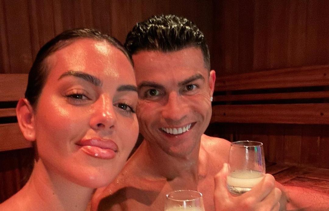 Cristiano Ronaldo define su felicidad en 4 fotos