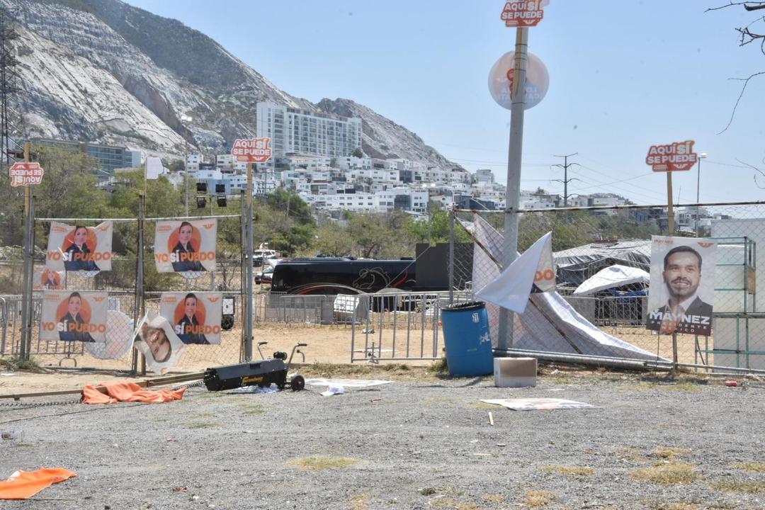 San Pedro Garza: Custodian campo de béisbol tras desplome del escenario