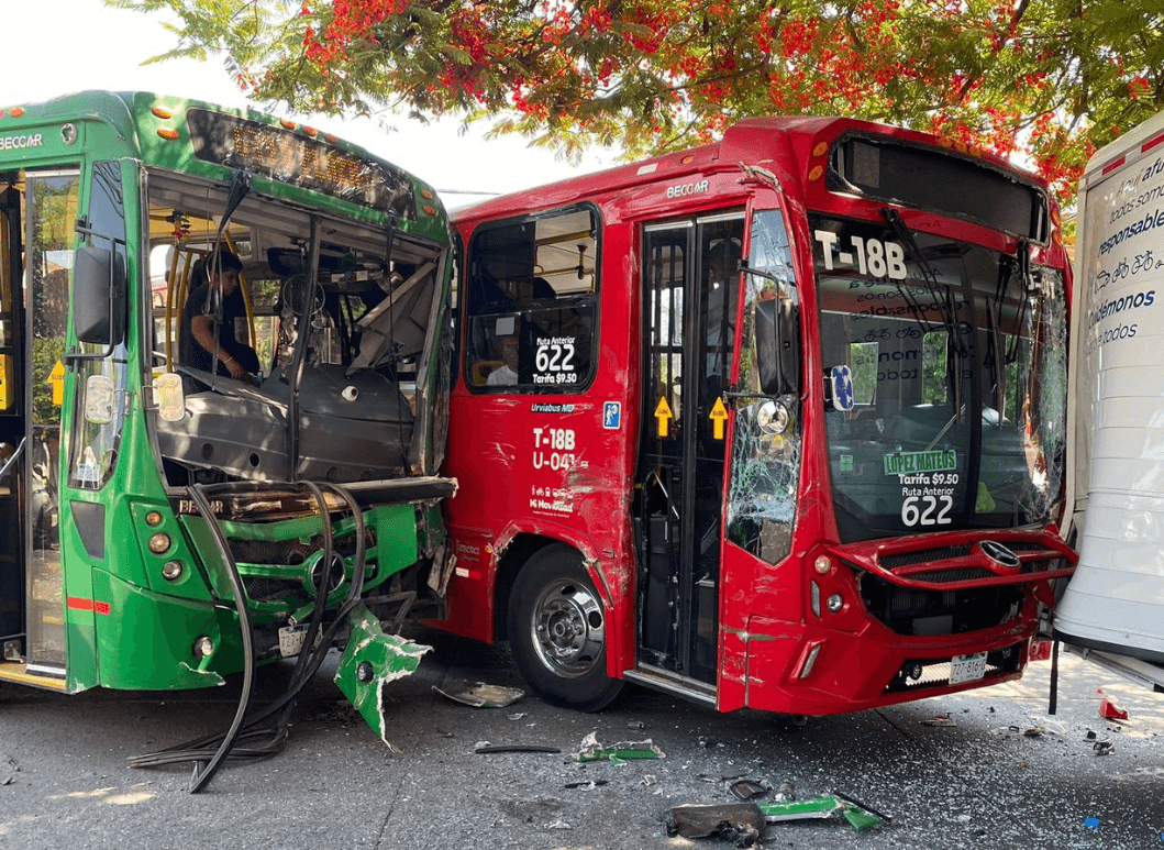 Guadalajara: Choque entre unidades de transporte público deja 10 heridos