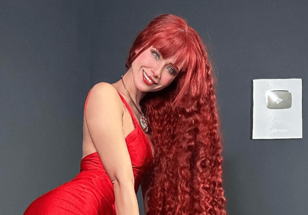 Bella Dueñas: Conoce a la influencer con el cabello más largo de internet