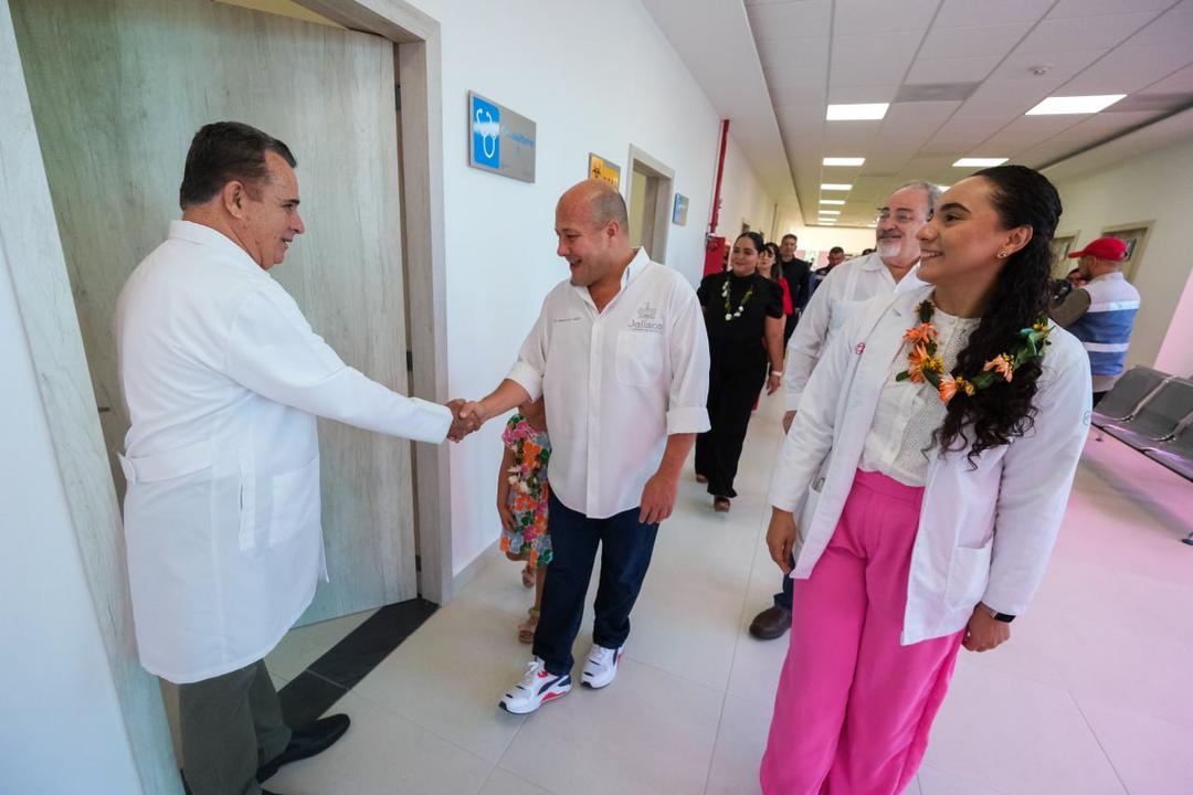 Enrique Alfaro inaugura hospital comunitario de La Huerta