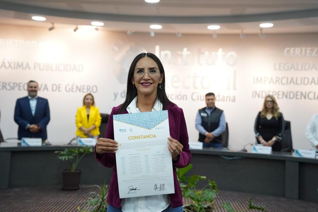 Laura Imelda Pérez recibe constancia como presidenta municipal electa de San Pedro Tlaquepaque