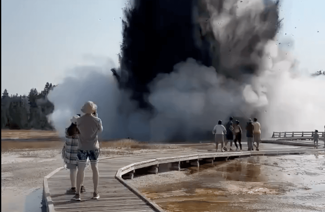 Yellowstone: Se registra una erupción en el Parque Nacional de Montana