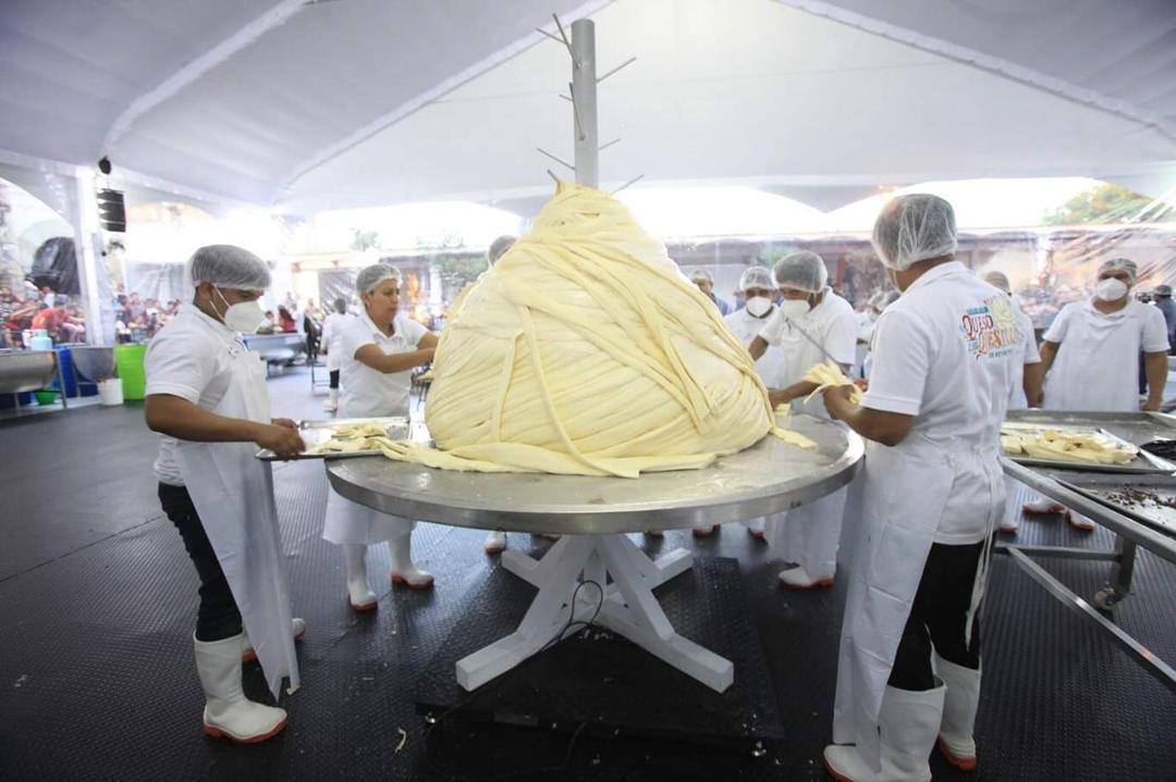 ¡El quesillo más grande del mundo! Oaxaca rompe Récord Guinness