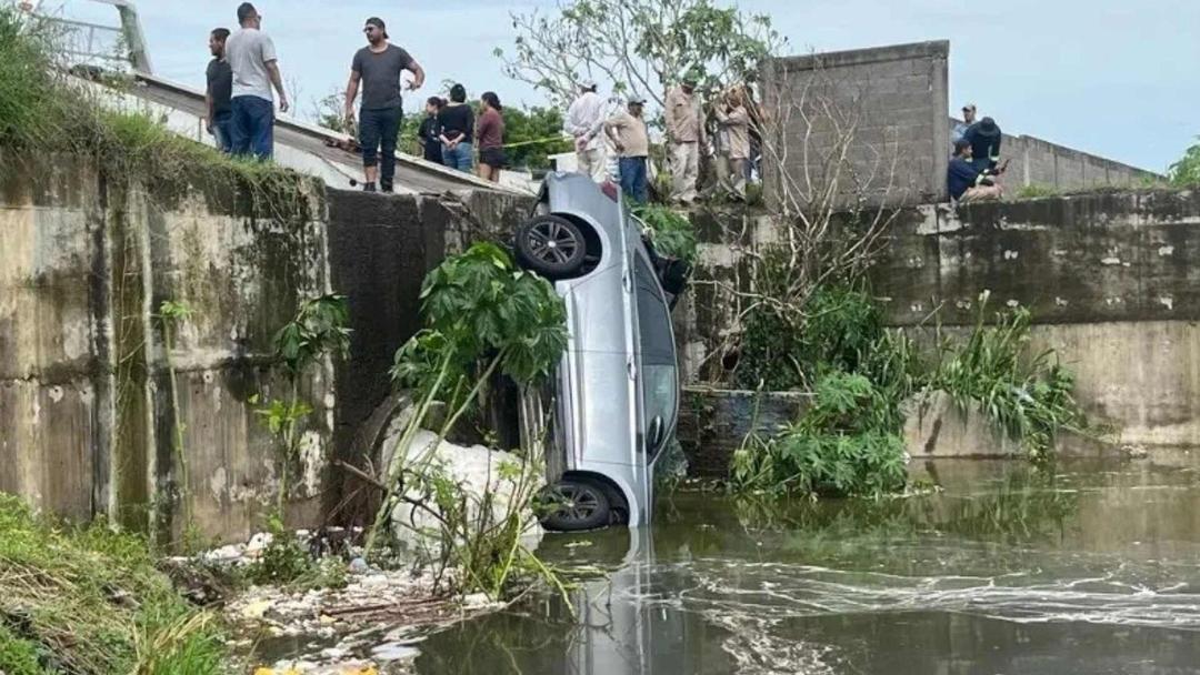 Lluvias en México: Sacerdote muere al caer auto a canal por inundaciones