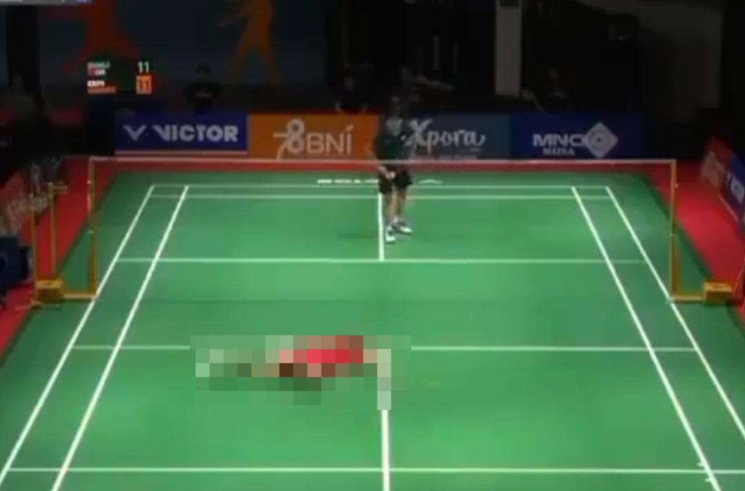 Viral: Jugador de bádminton muere en pleno partido de un paro cardiaco