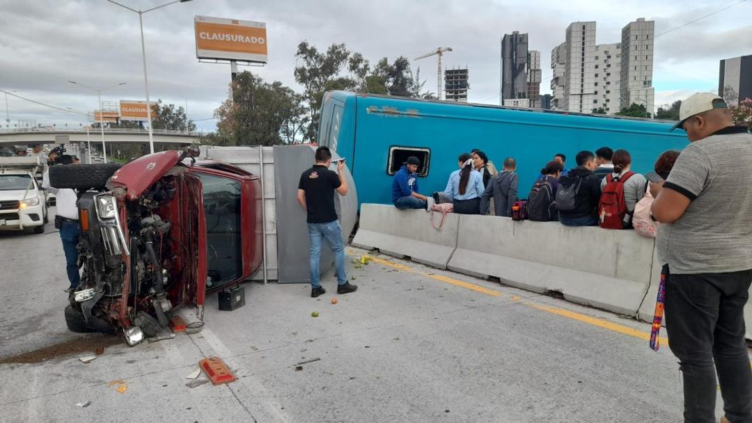 Zapopan: Las impactantes imágenes del choque de autobús en Periférico y Acueducto