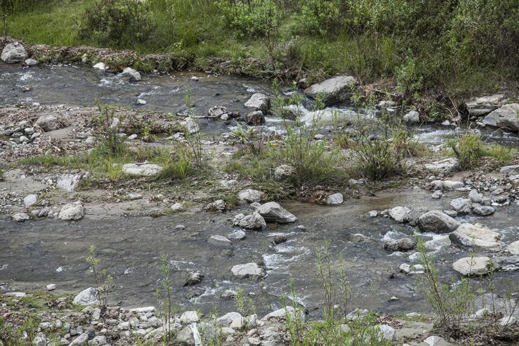 Aún no identifican fuga de diésel que contamina Río Caliente en La Primavera