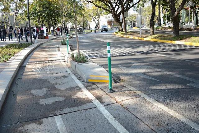 6 vehículos resultaron dañados luego de que una camioneta perdiera el control en la colonia Chapalita