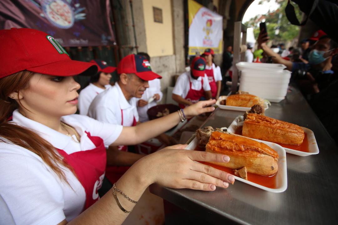 Guadalajara celebra el El Día Municipal de la Torta Ahogada con degustación